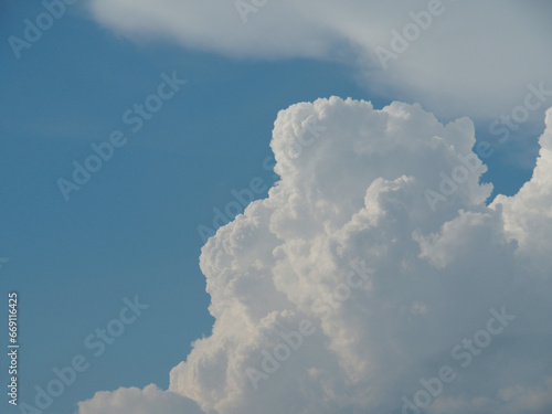 夏の青空と白い雲