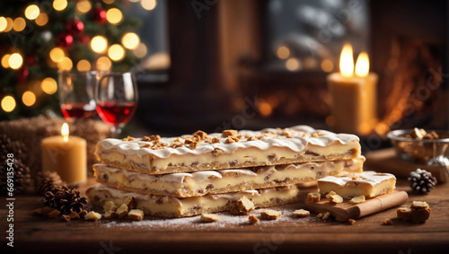 Torrone appena preparato in casa con atmosfera di Natale  albero e fuoco acceso nel caminetto