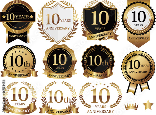 高級感のある10周年記念のエンブレムセット　ゴールド