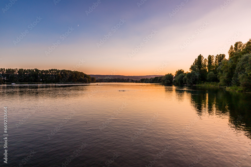 Le Rhin au coucher du Soleil, à Constance en Suisse