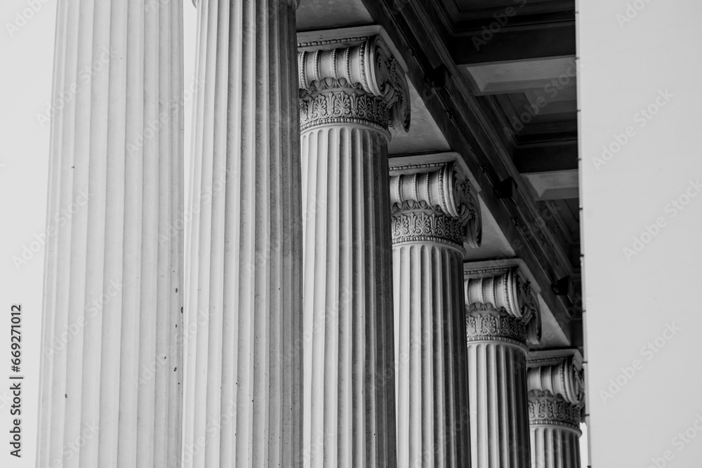 Obraz premium Ancient architecture greek style columns