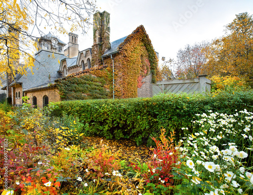 Fotografie autumn garden at university of Toronto