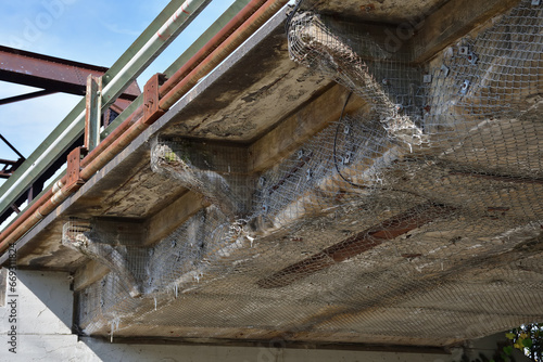Εκτύπωση καμβά Old concrete bridge structure heavily damage