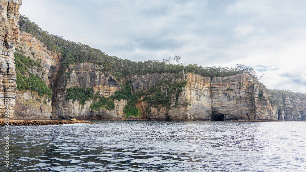 Tasmania cliff 