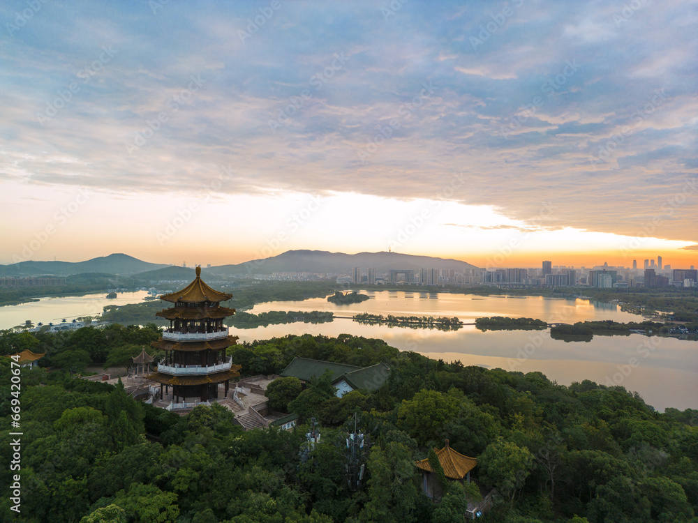 The taihu lake and the urban landscape