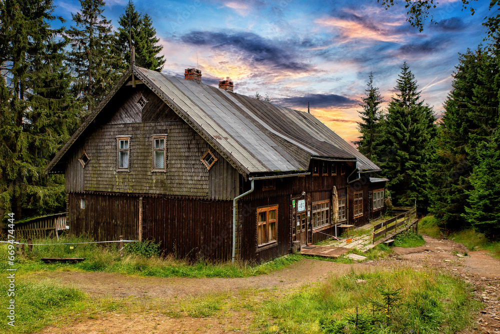 Fototapeta premium old wooden house
