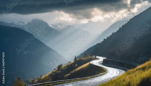 Vallée illuminée : route sinueuse vers une cité montagneuse sous un ciel orageux