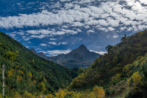 L'autunno nella riserva naturale di Palanfrè: il Bosco Bandito ed i quattro laghi ai piedi del Monte Frisson
