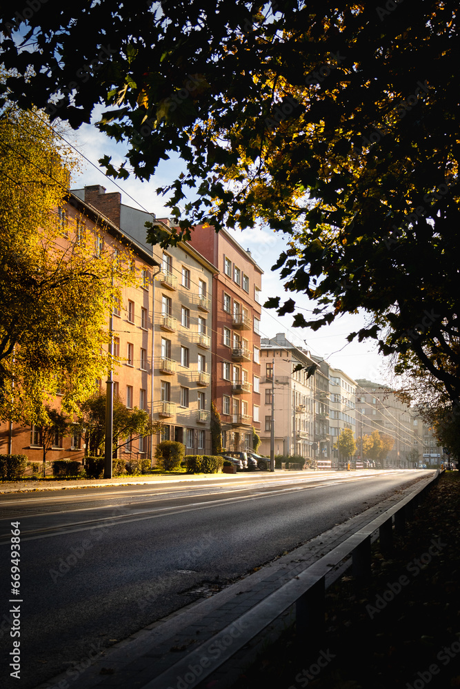 Ulica Królewska, krakowskie kamienice jesienią - obrazy, fototapety, plakaty 