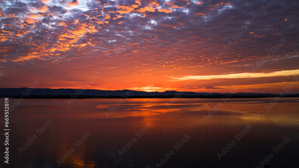 Fototapeta premium sunrise over the lake