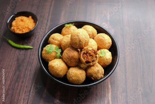 Dry Kachori is a deep fried crispy and crunchy balls of maida flour, stuffed with spicy mix of gram flour, sev, Lentils, Tamarind chutney and other Indian spices. A popular tea time snack. Copy Space