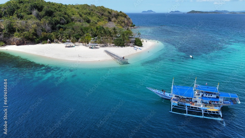 Obraz premium Aerial views of the stunning islands of the Philippines