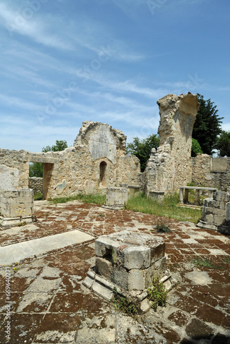 L'église Notre-Dame de Patsos dans la vallée d'Amari en Crète photo