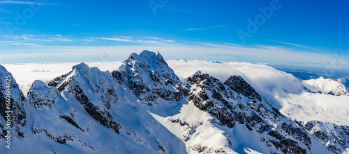 Fototapeta Naklejka Na Ścianę i Meble -  snow covered mountains in winter