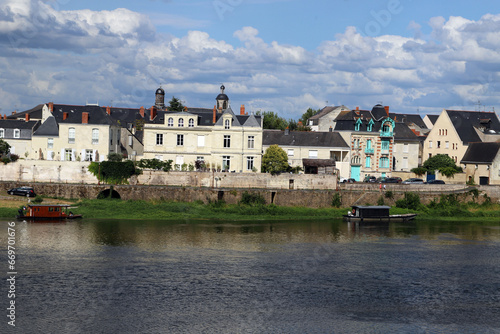 Obraz na płótnie Sur les bords de La Loire à Saumur w salonie