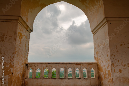 Canvas Print Arch window of the top building of Golconda fort, Hyderabad, India