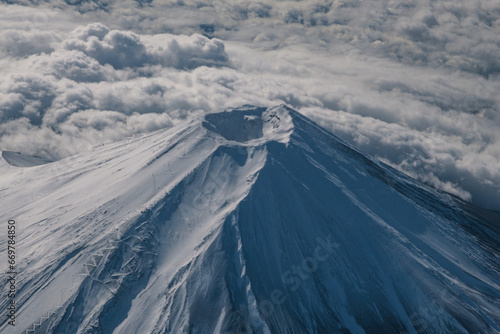 飛行機からの冬の富士山