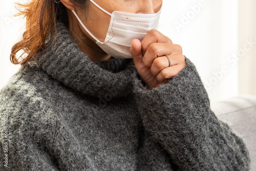 咳をする女性 photo