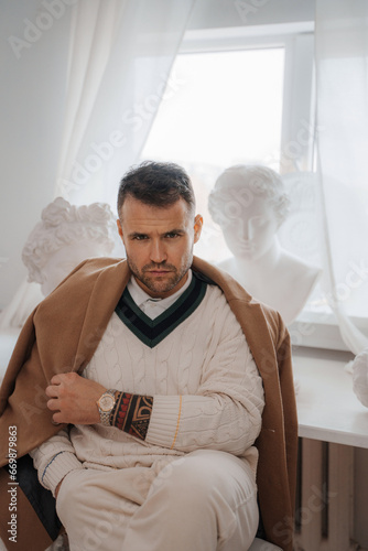 Canvas Print Portrait of opulently dressed gentleman in old-money style among classical Greek