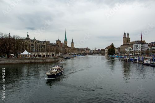 Wallpaper Mural Fluss in Zürich in der Schweiz Torontodigital.ca