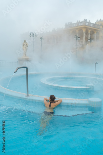 Obraz na płótnie Woman relaxing at the famous Szechenyi thermal bathes in Budapest, Hungary w salonie