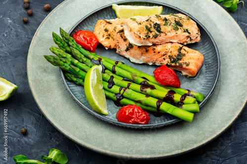 Salmon cooked with asparagus.