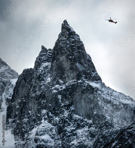 Fototapeta Naklejka Na Ścianę i Meble -  Mnich