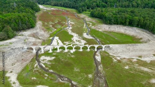 廃戦跡の鉄道橋