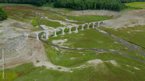 廃戦跡の鉄道橋