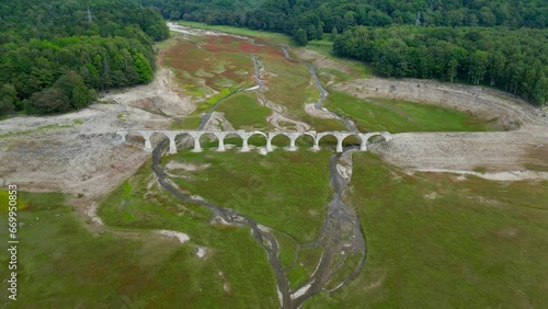廃戦跡の鉄道橋