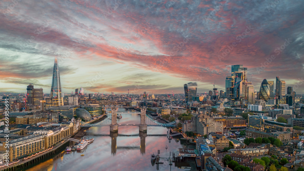 London, England. Aerial view of London at sunrise looking over Tower Bridge, Tower of London, river Thames and Financial district.  - obrazy, fototapety, plakaty 