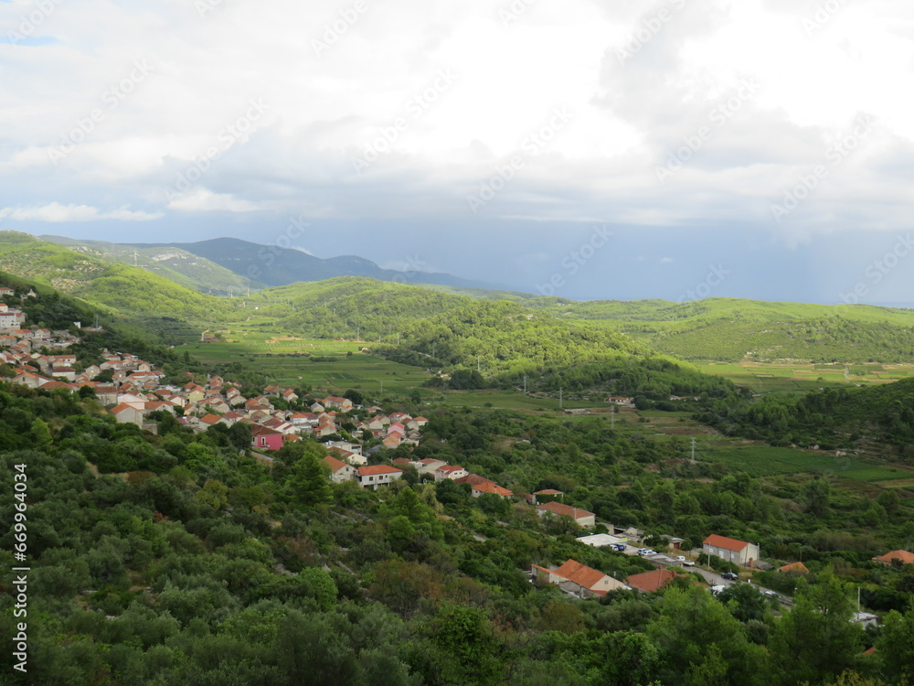 Obraz premium Grünes Tal auf Korcula