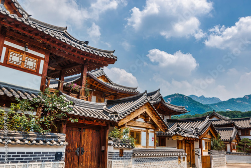 Canvas Print 대한민국 서울 은평한옥마을과 북한산