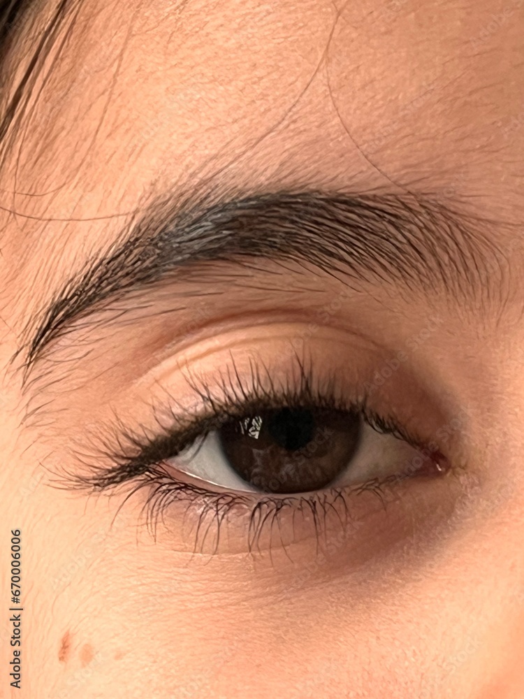 Fototapeta premium primer plano de los ojos de una nena