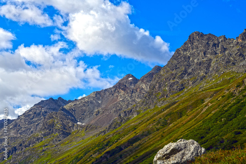 Das Lareintal mit dem Larainkamm in Tirol (Österreich)