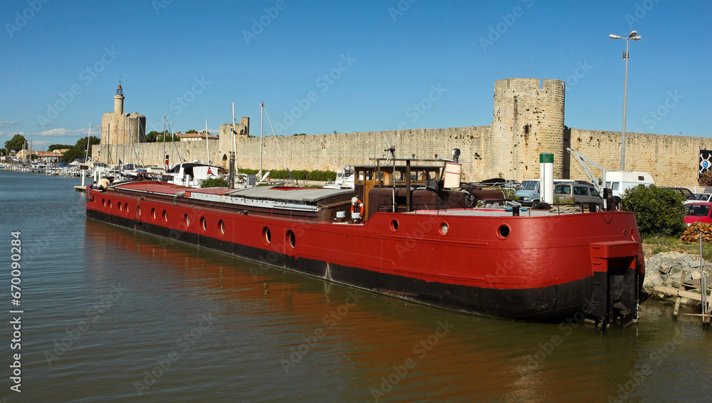 Tour Constance, 1254, Péniche , Canal du Rhone à Séte, Camargue , Aigues Mortes, 30, Gard, France Tour Constance, 1254, Péniche , Canal du Rhone à Séte, Camargue , Aigues Mortes, 30, Gard, France