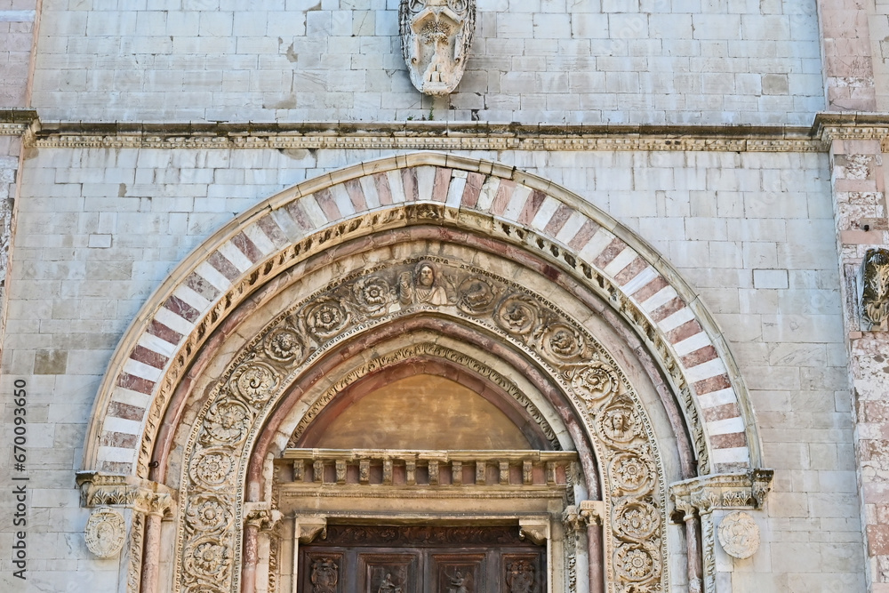 Obraz premium Todi, il portale della Concattedrale della Santissima Annunziata, Perugia - Umbria