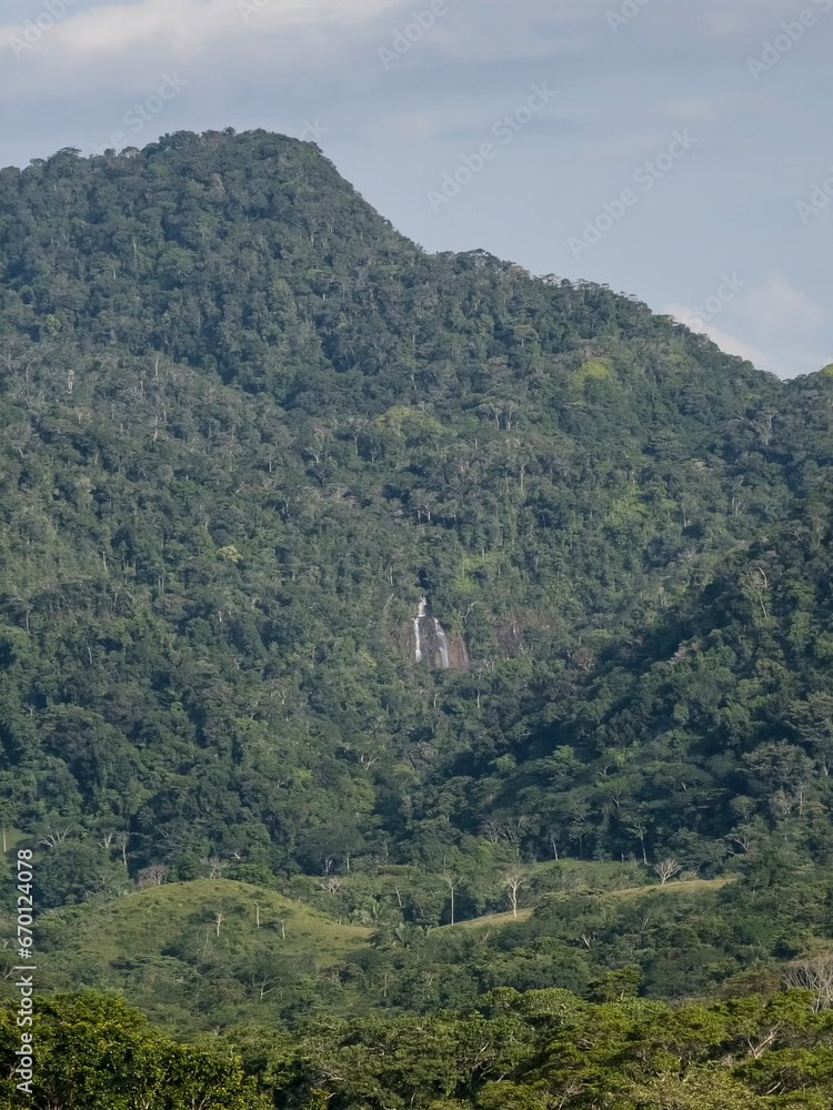 Montañas de Panamá, recurso hídrico, fauna y flora importante 