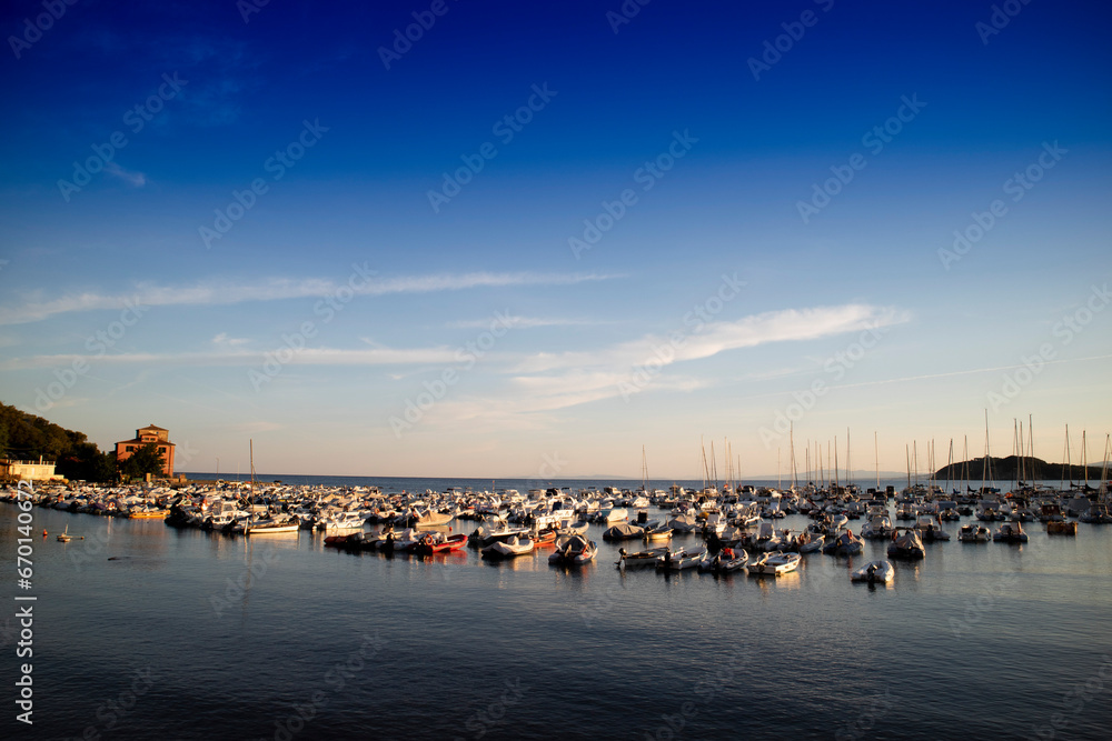 Φωτογραφία Photographic shot of the small port of Baratti in Tuscany