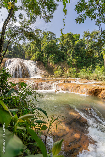 Fototapeta Naklejka Na Ścianę i Meble -  Beautiful Agua azul cascades and  waterfalls in Mexican jungles.