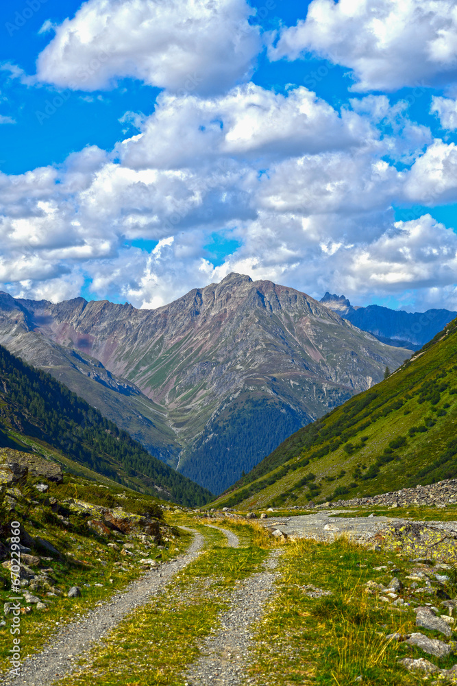 Fototapeta premium Blick vom Lareintal auf die Verwallgruppe in Tirol (Österreich)