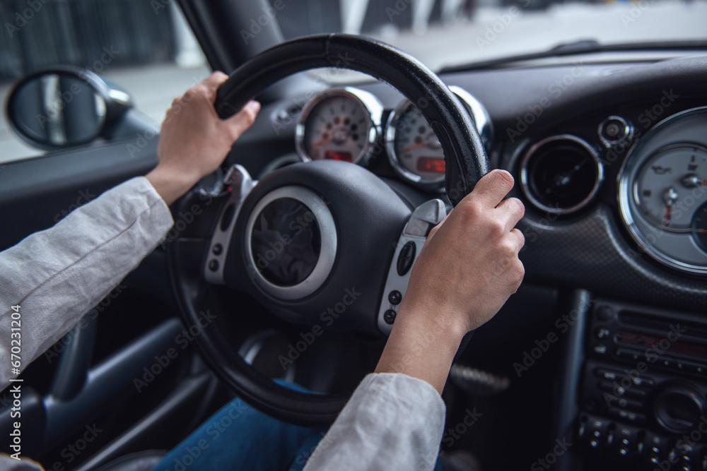 Naklejka premium Girl in car