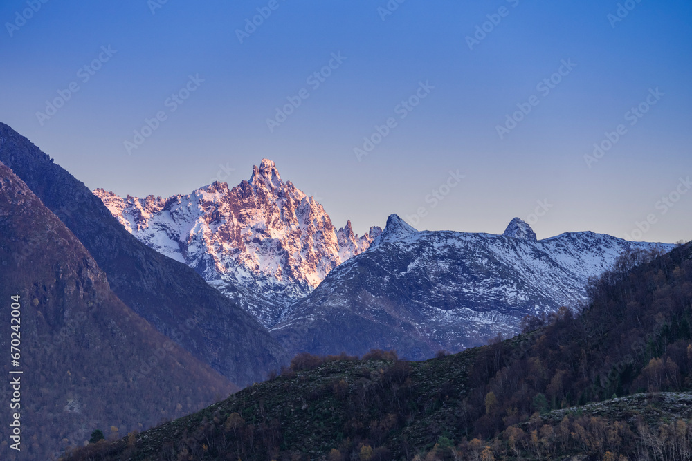 Fototapeta premium mountains in the evening