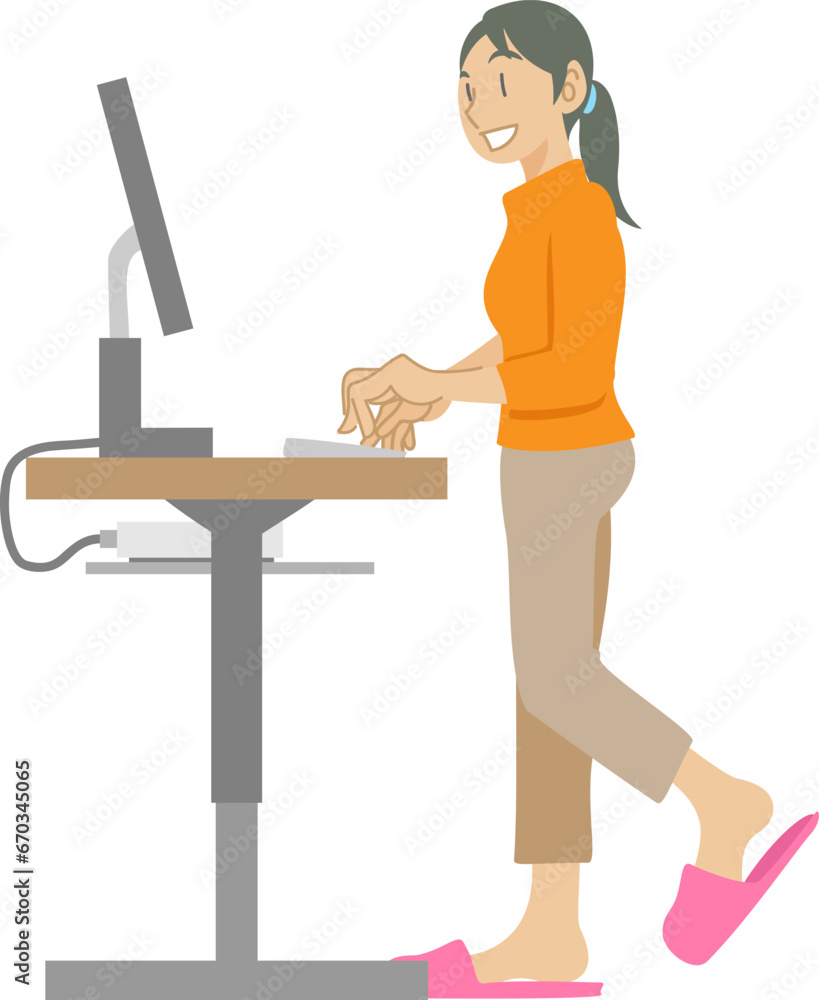 スタンディングデスクでパソコンを操作する女性