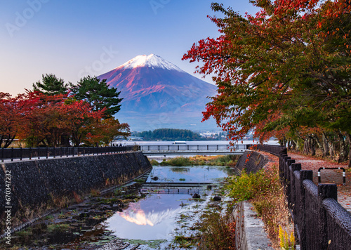 河口湖から富士山と紅葉