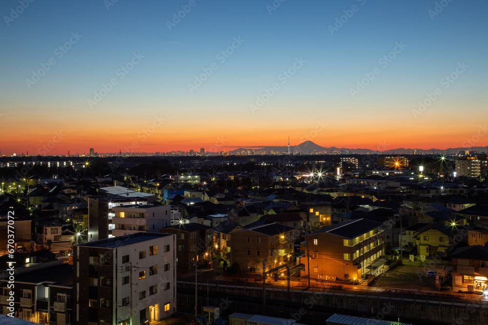 Enjoy views of Mount Fuji in the evening from the top of an office building in Kamagaya, Chiba Prefecture, Japan. You'll also be able to see the Tokyo Skytree in Tokyo.