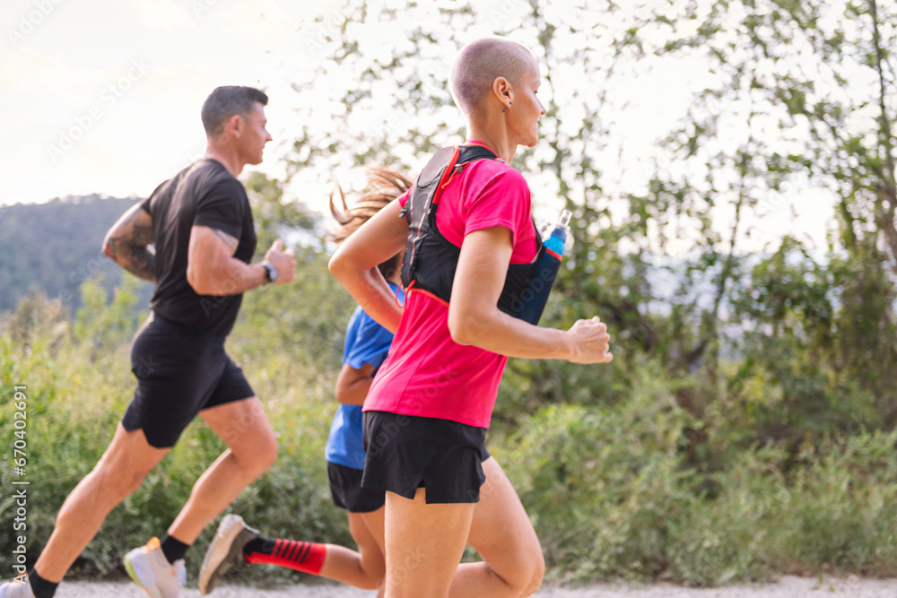 Obraz premium family practicing trail running in the countryside, concept of sport in nature with kids and healthy lifestyle