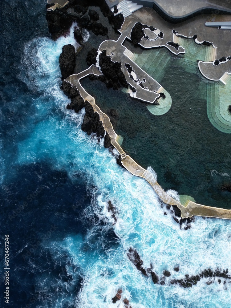 Madera naturalne baseny w Porto Moniz. Madeira natural pools in Porto Moniz