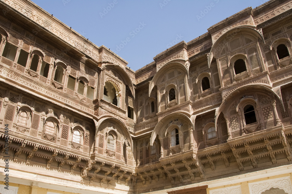 Carved windows, Mehrangarh Fort, Jodhpur, Rajasthan, India.Fenêtres sculptées, Mehrangarh Fort, Jodhpur, Rajasthan, Inde.Gemeisselte Fenster, Fort Mehrangarh, Jodhpur, Rajasthan, Indien.