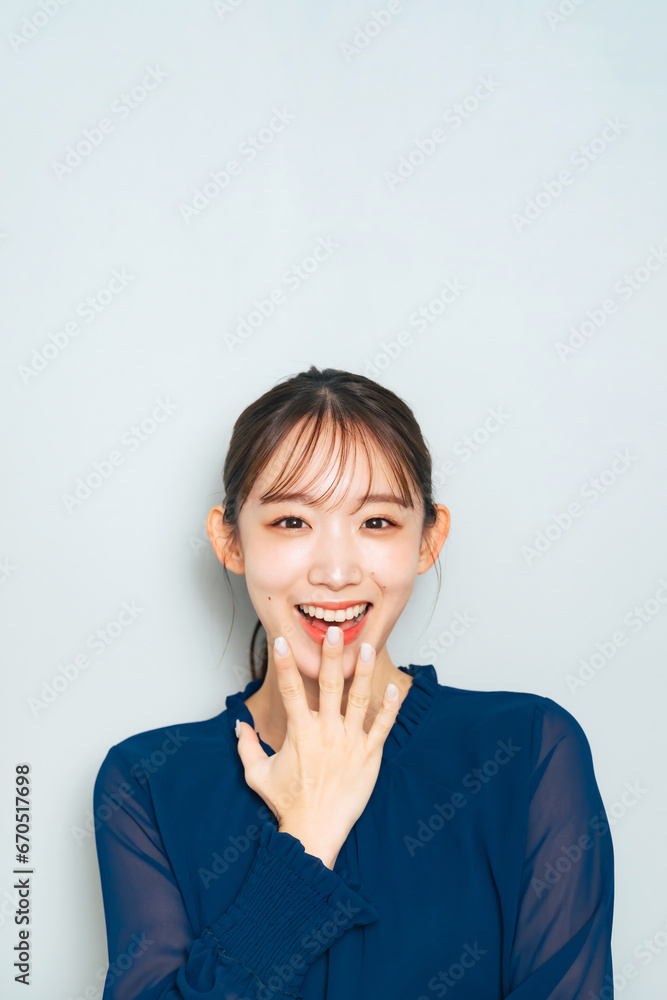 喜ぶ女性
